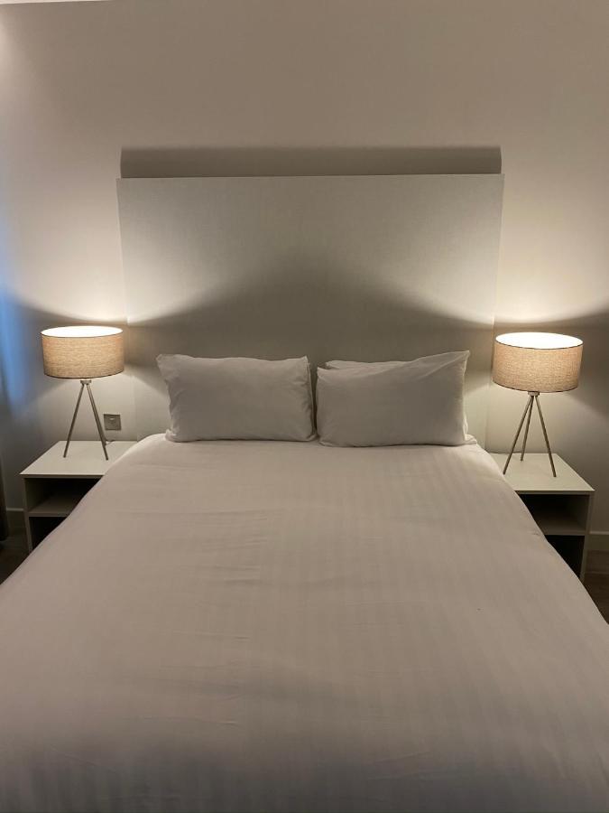Axiom Park Hotel London Bagian luar foto