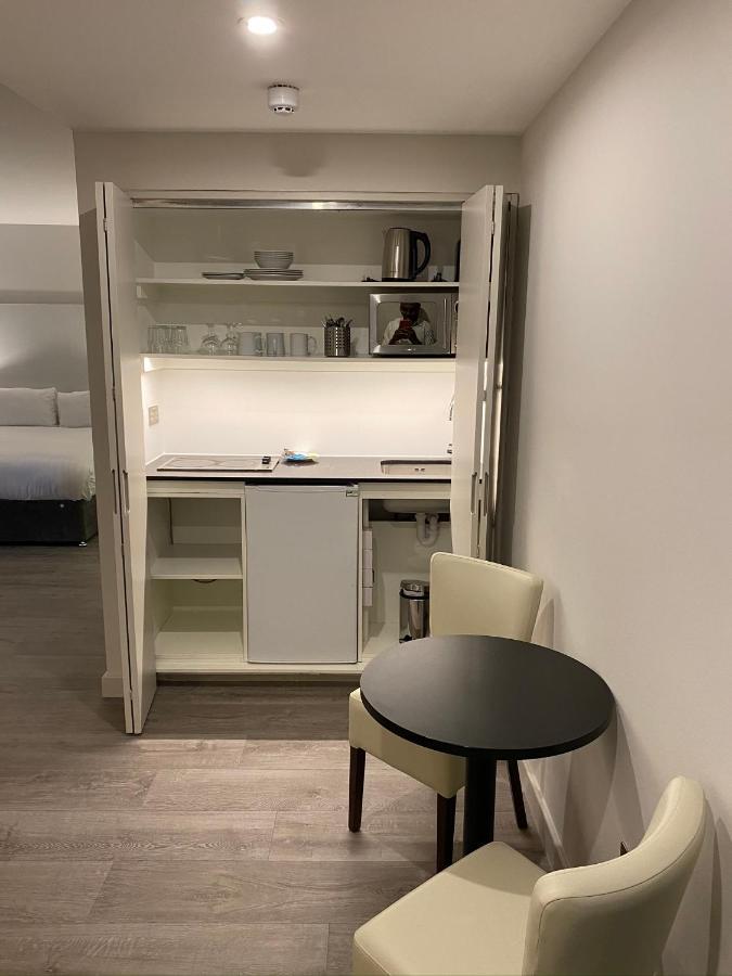 Axiom Park Hotel London Bagian luar foto