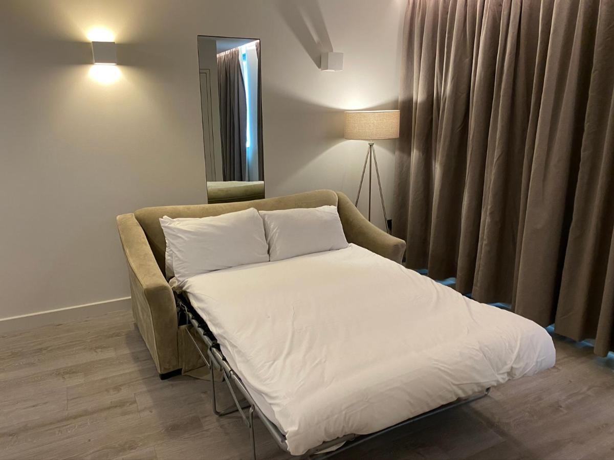 Axiom Park Hotel London Bagian luar foto