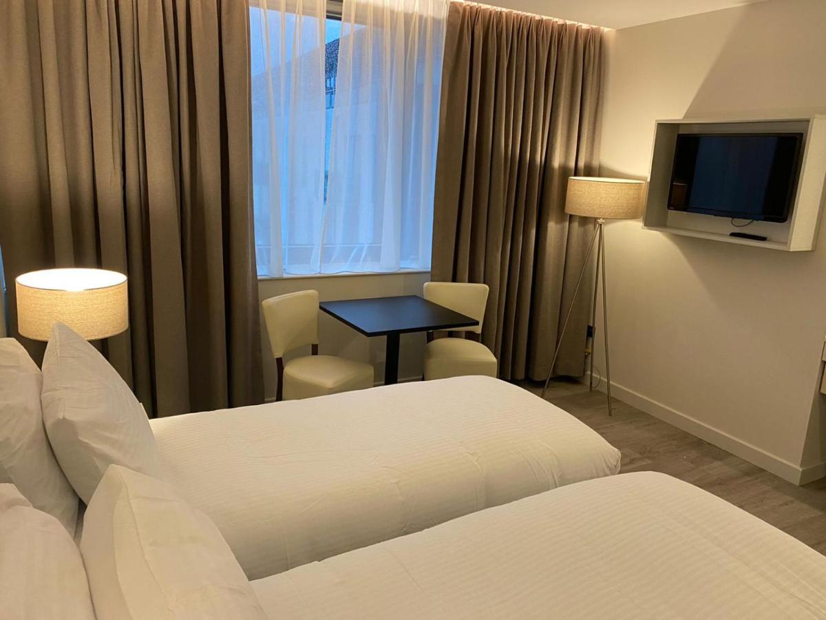 Axiom Park Hotel London Bagian luar foto