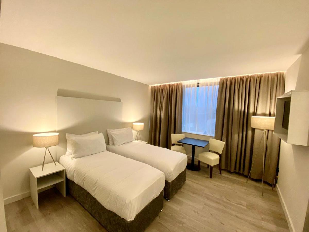 Axiom Park Hotel London Bagian luar foto