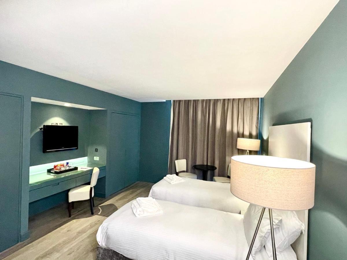 Axiom Park Hotel London Bagian luar foto