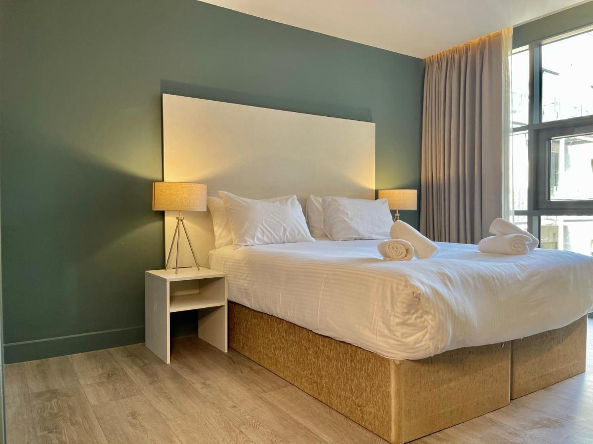 Axiom Park Hotel London Bagian luar foto