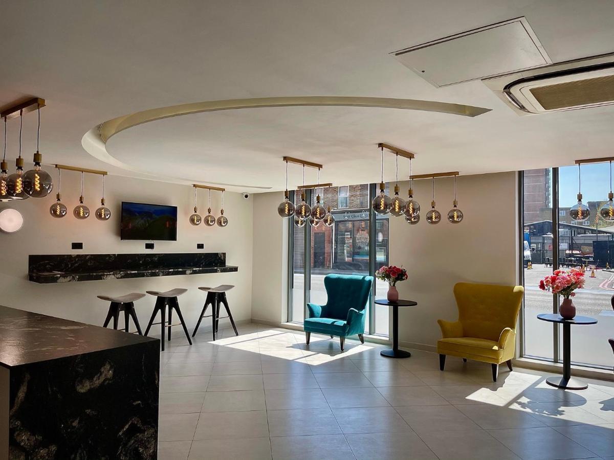 Axiom Park Hotel London Bagian luar foto