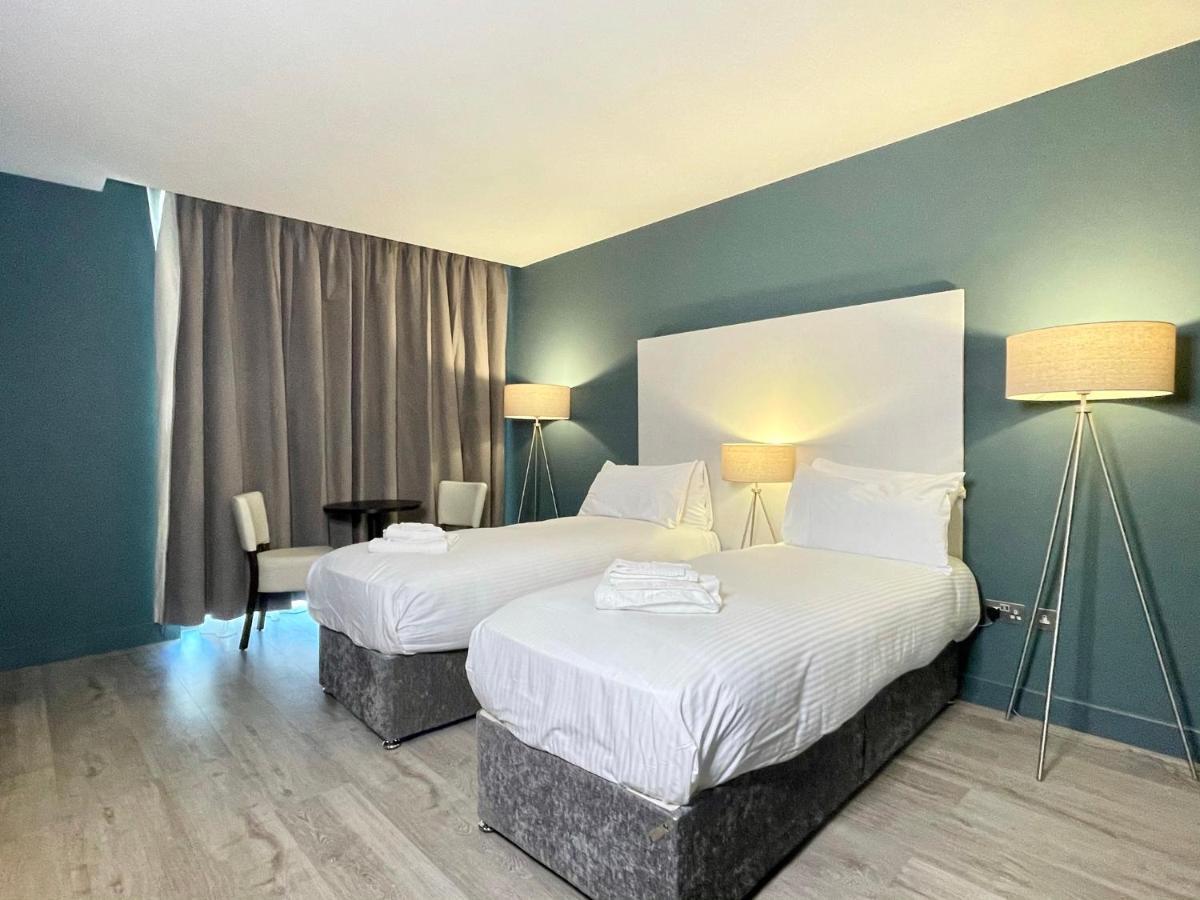 Axiom Park Hotel London Bagian luar foto