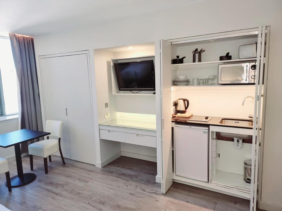 Axiom Park Hotel London Bagian luar foto