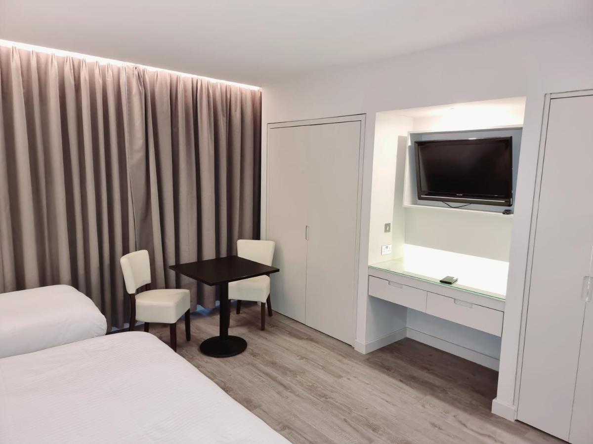 Axiom Park Hotel London Bagian luar foto