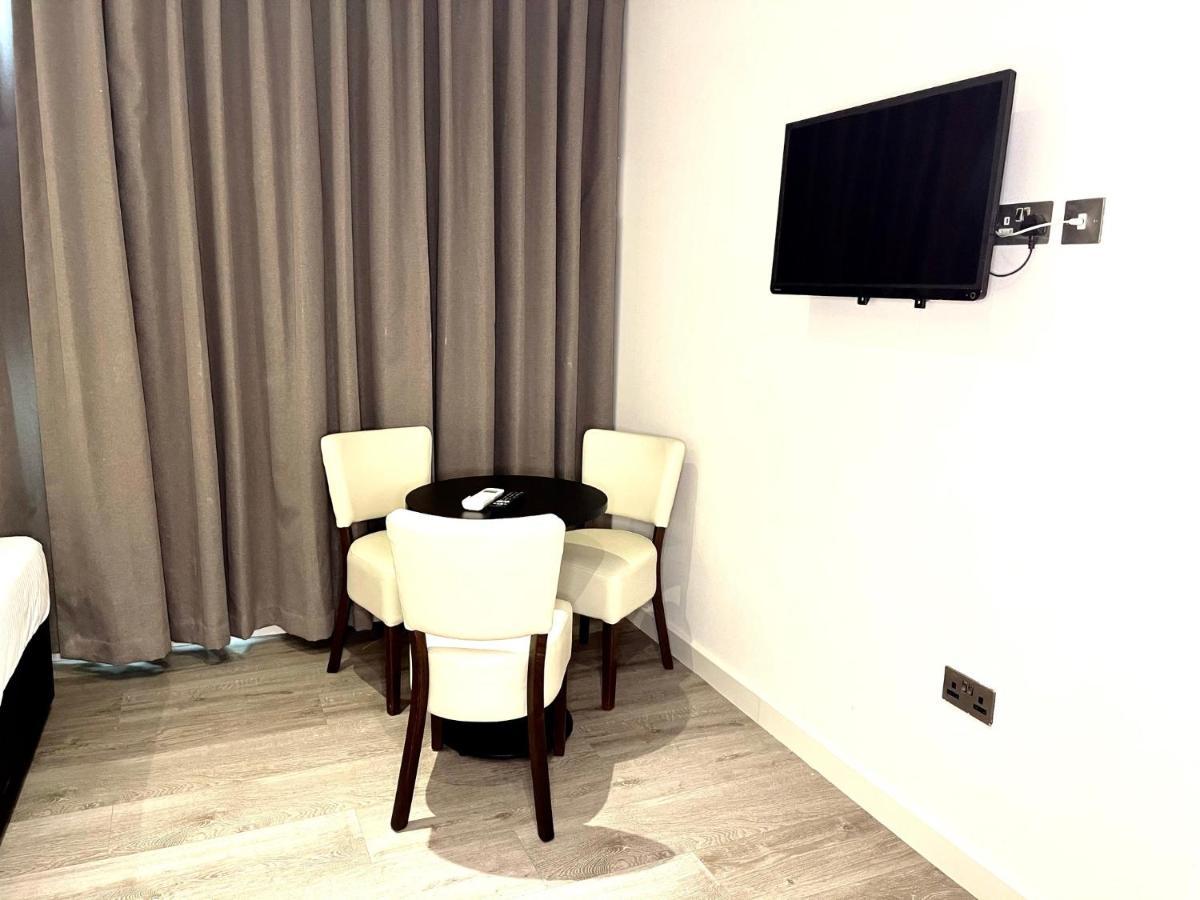 Axiom Park Hotel London Bagian luar foto