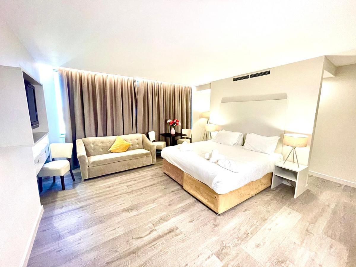 Axiom Park Hotel London Bagian luar foto