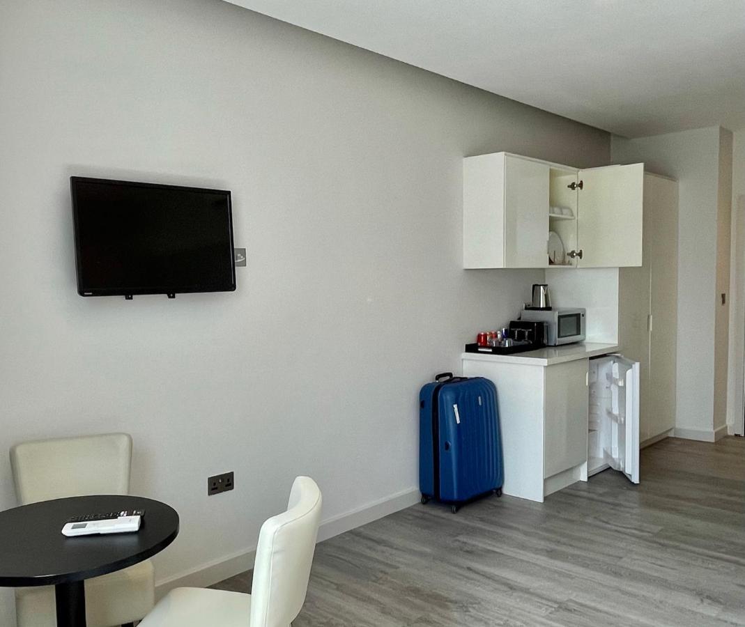 Axiom Park Hotel London Bagian luar foto