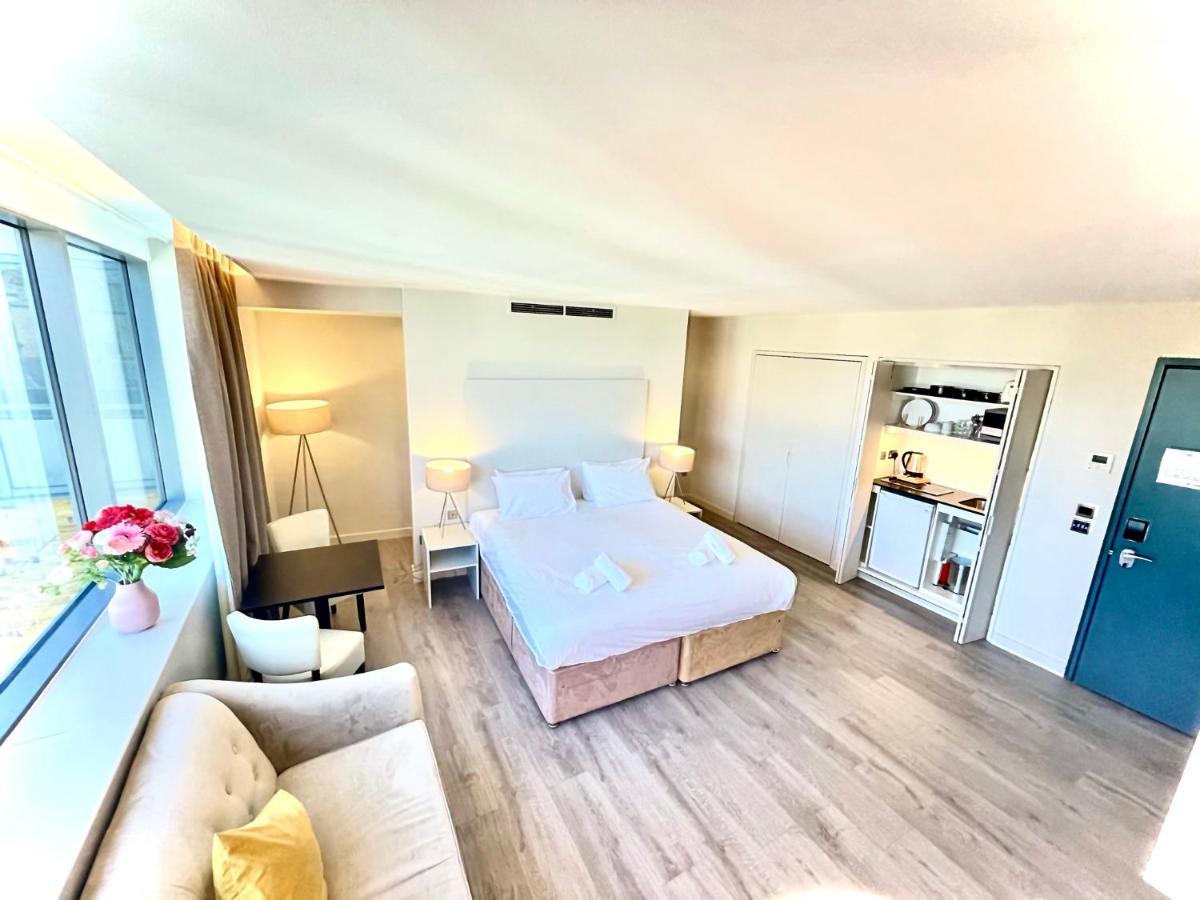Axiom Park Hotel London Bagian luar foto