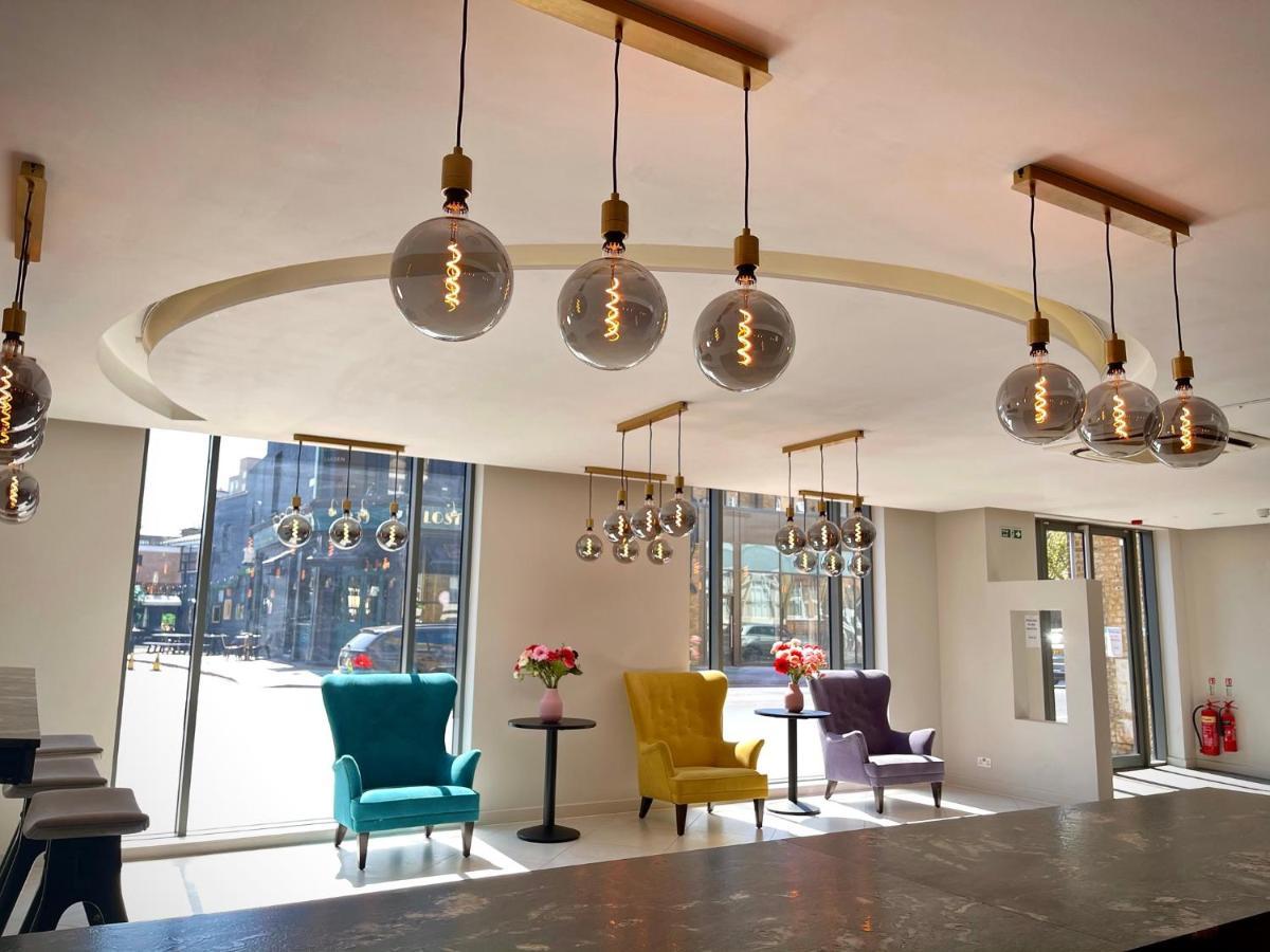 Axiom Park Hotel London Bagian luar foto