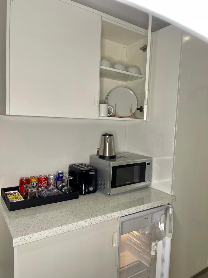 Axiom Park Hotel London Bagian luar foto