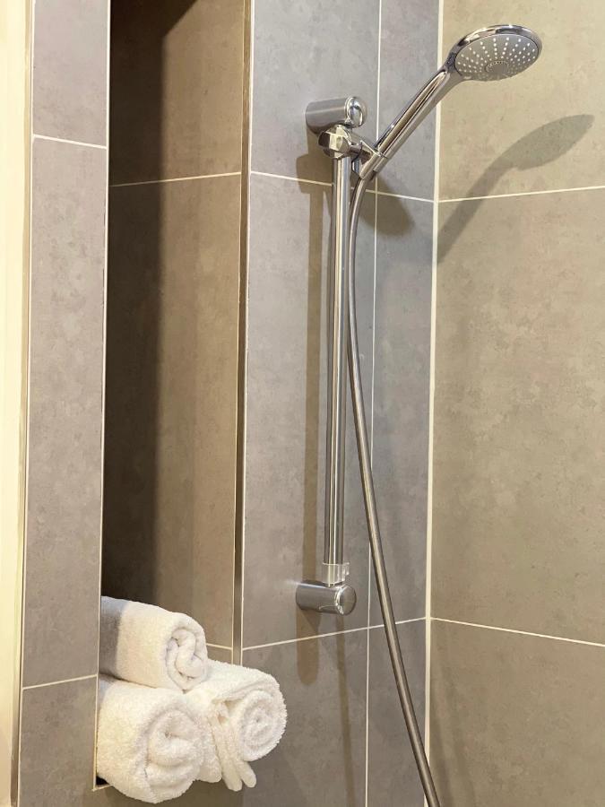 Axiom Park Hotel London Bagian luar foto