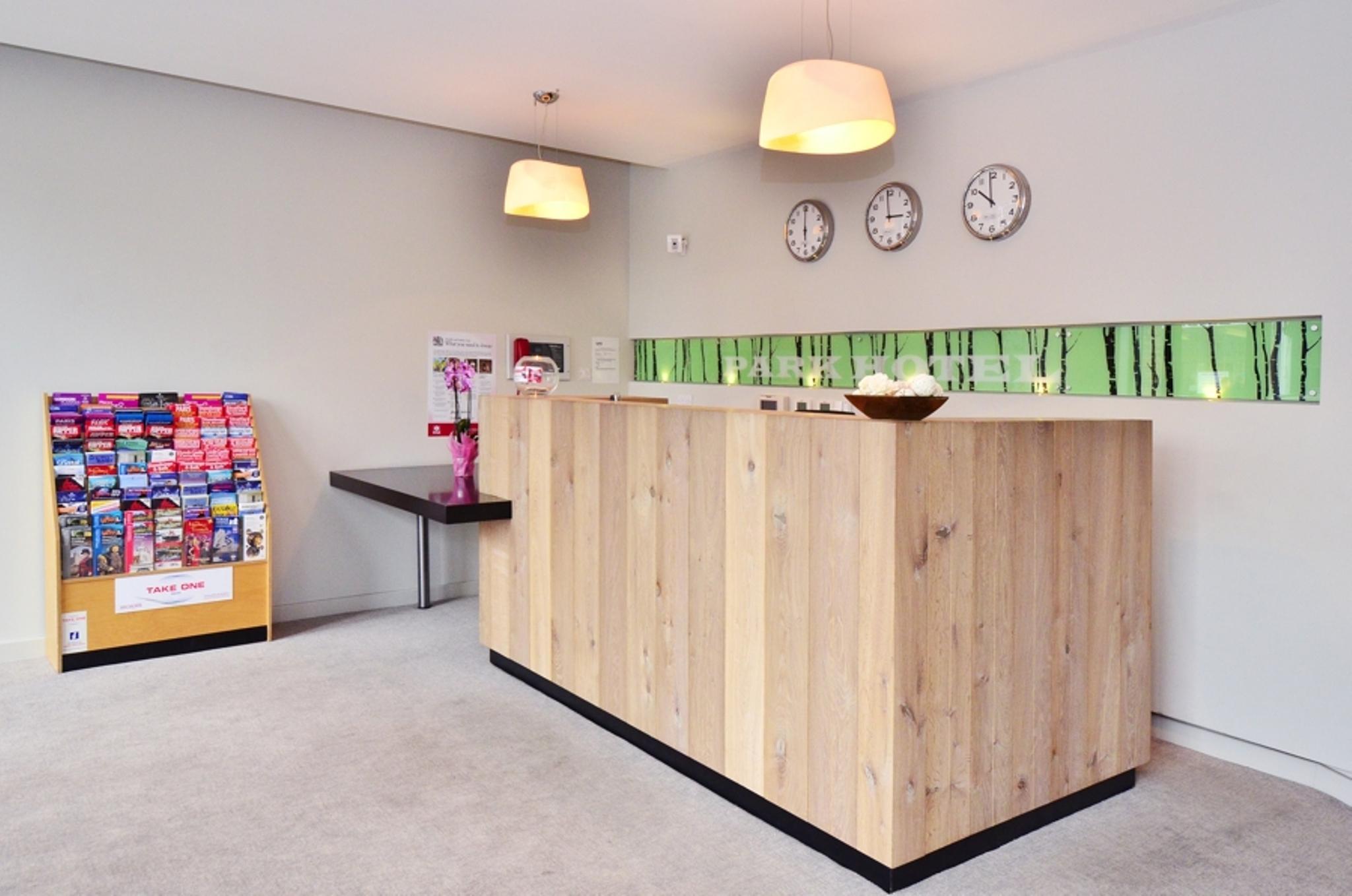Axiom Park Hotel London Bagian luar foto