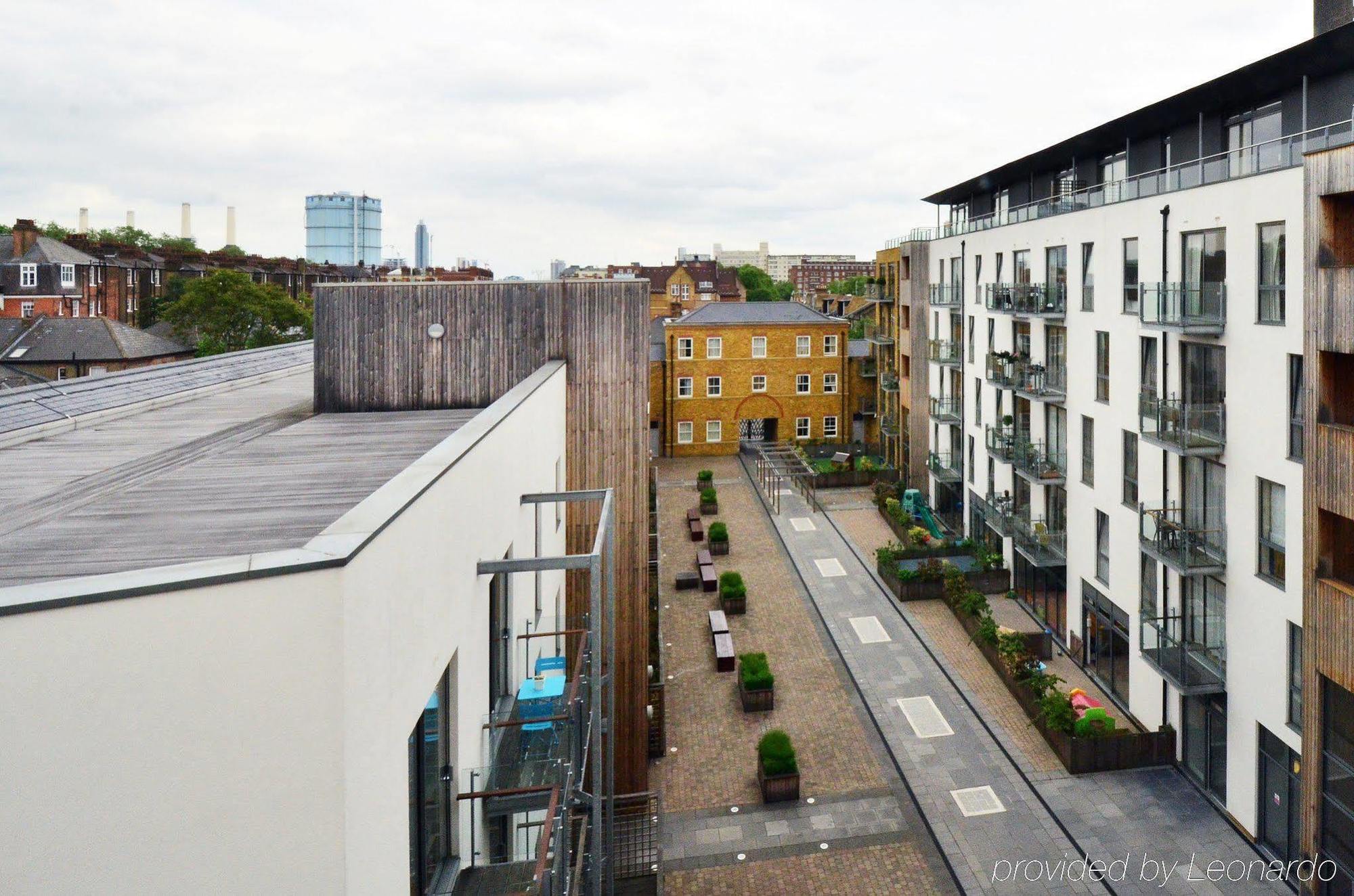Axiom Park Hotel London Bagian luar foto