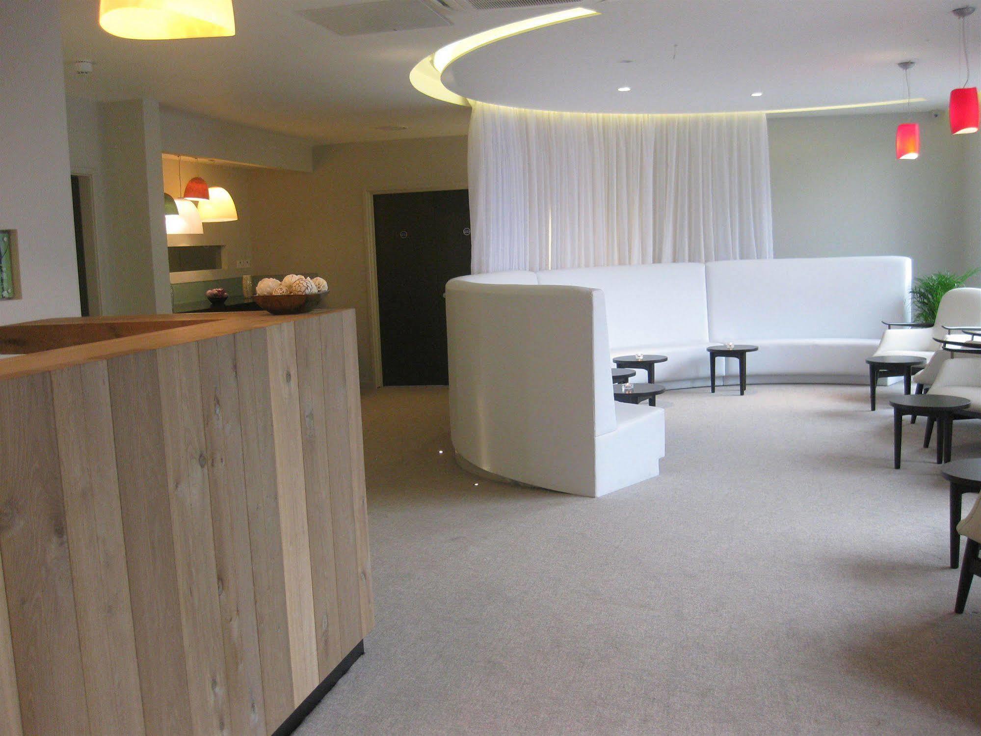 Axiom Park Hotel London Bagian luar foto