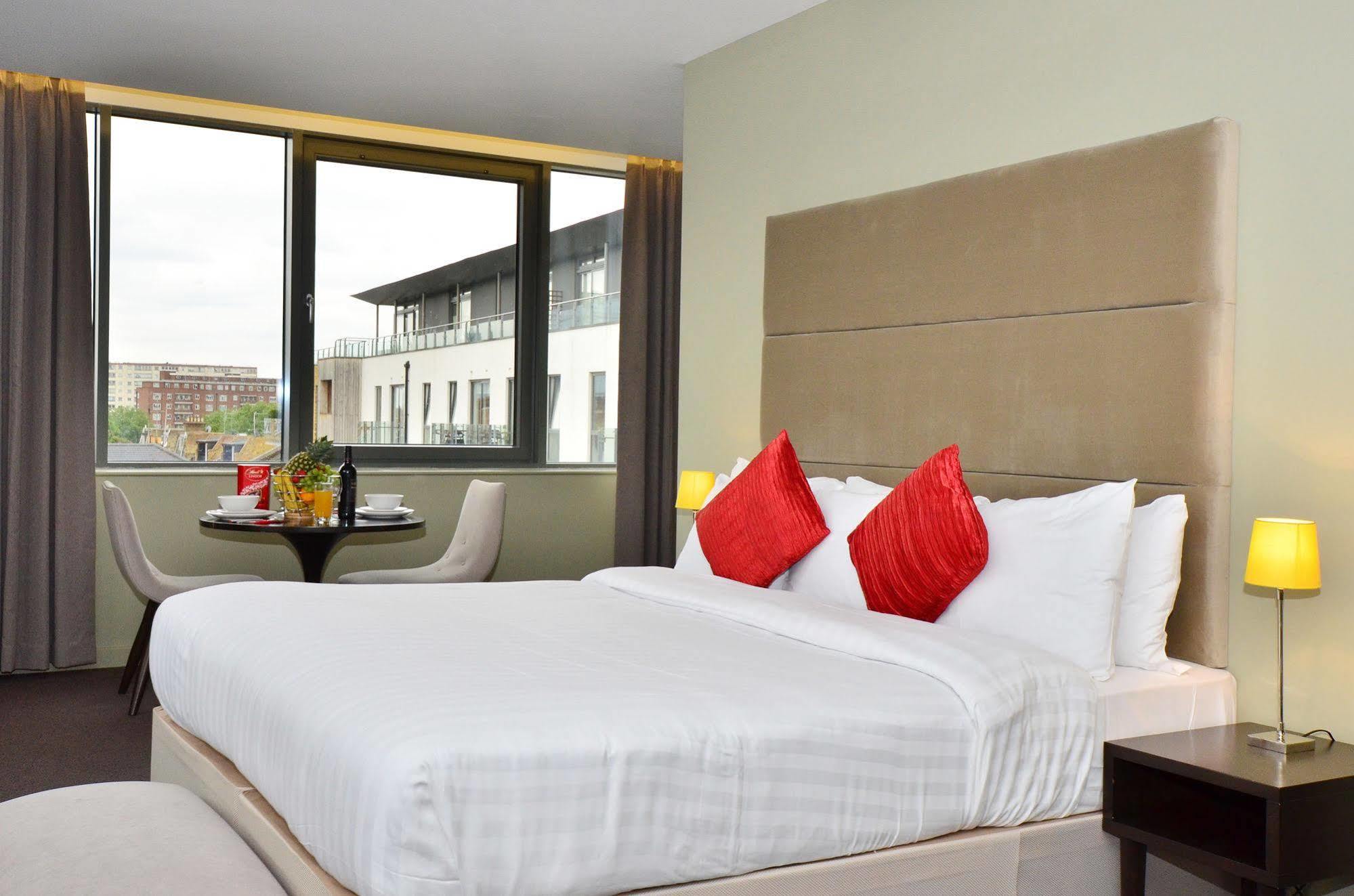 Axiom Park Hotel London Bagian luar foto