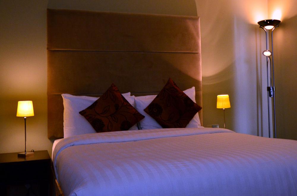 Axiom Park Hotel London Bagian luar foto